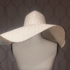 Large Beach Hat cream and white